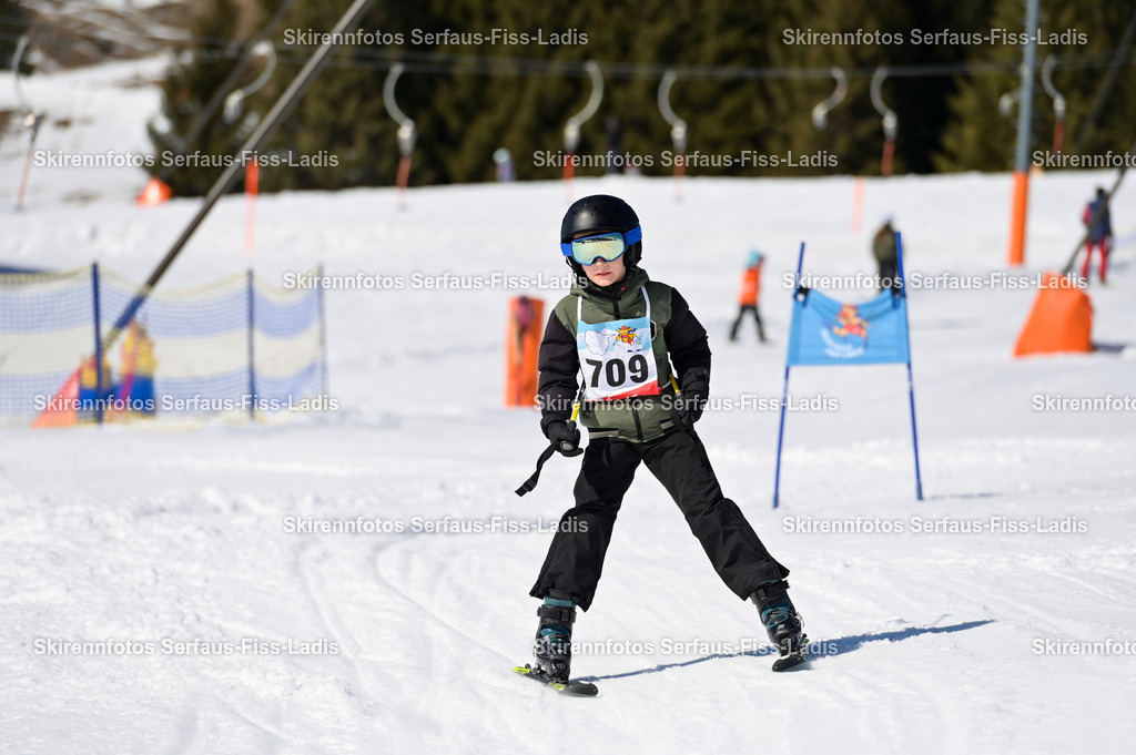 SRF_27.02.2026_873 | Skirennfotos,Serfaus,Fiss,Ladis,Kinderskirennen,Winter,Tirol,Oberland,skirace,SFL,feelfree,weil wir's genießen,ski,Ski,skifahren,Sonnenplateau, - Realisiert mit Pictrs.com