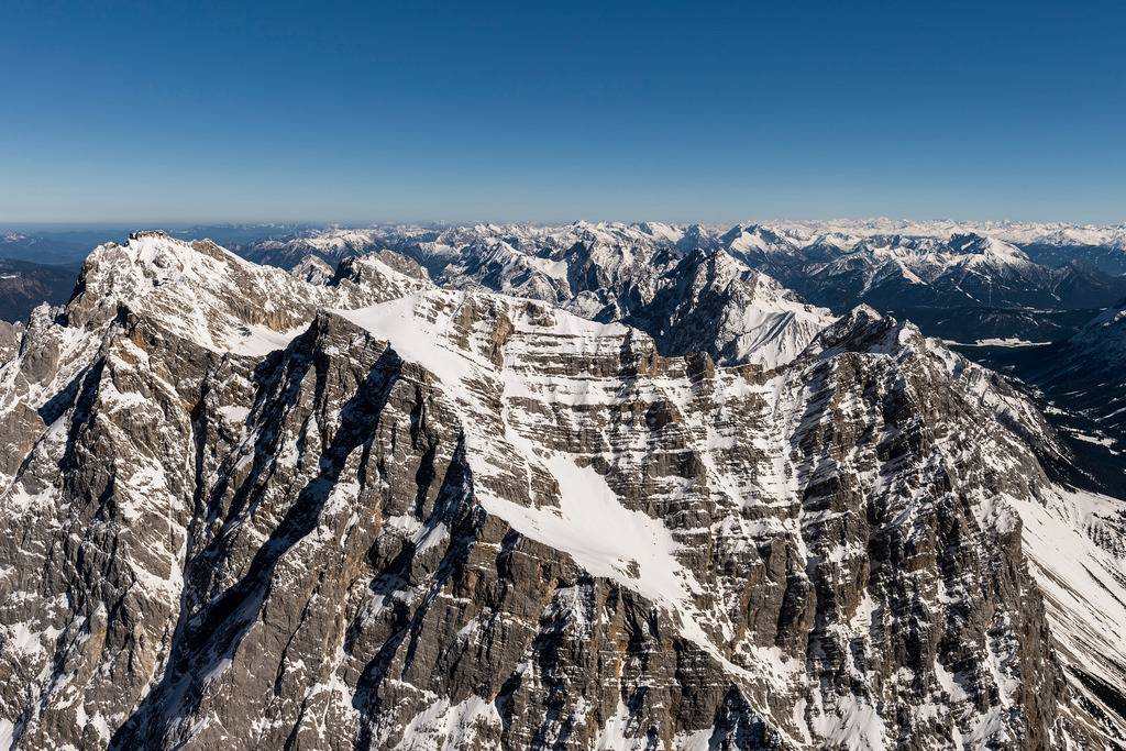 Felsen- Massiv und Berglandschaft des Zugspitzmassiv mit den Gipfeln der Zugspitze | Felsen- Massiv und Berglandschaft des Zugspitzmassiv mit den Gipfeln der Zugspitze