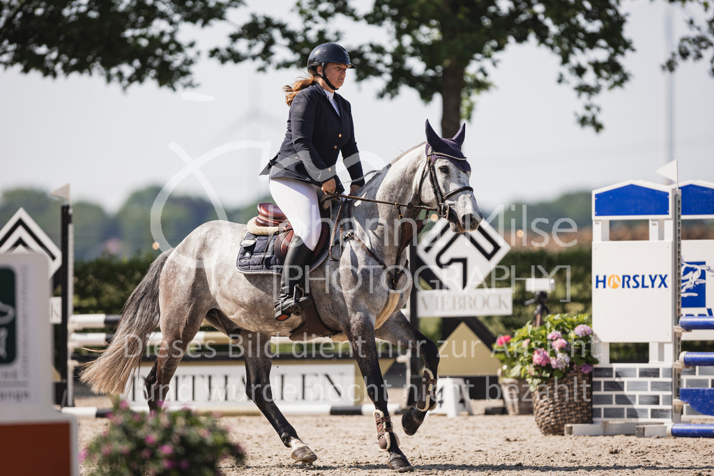 250622_Lemwerder_A-Stil-508 | Deine schönsten Turniermomente als professionelle Fotos! Entdecke hochwertige Pferdesport-Fotografie im Online-Shop. Jetzt Fotos finden & bestellen!