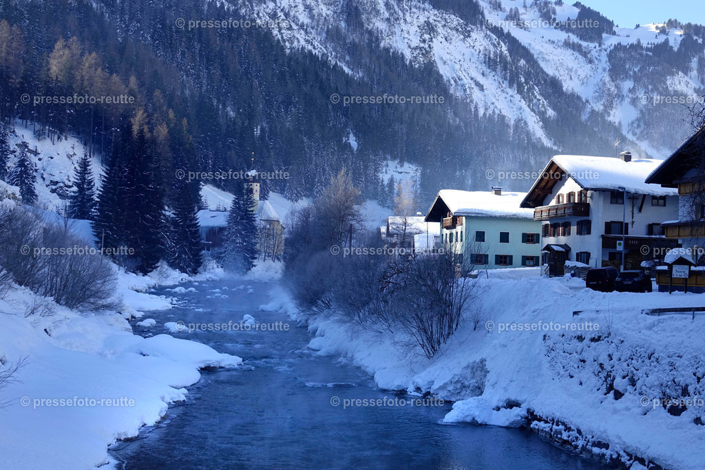 welltvi-Lechfluss-Winter_24Jan2019-Steeg_DSC2195 | Info aus dem Bezirk Reutte/Ausserfern Tirol sowie eine umfangreiche Bilddatenbank über die gesamte Region: Lechtal, Talkessel Reutte, Tannheimertal, Zwischentoren. Lech, Plansee, Zugspitze, Grenztunnel, B179, Fernpassstraße, Verkehr, Lawinen, Tradition, - Realisiert mit Pictrs.com