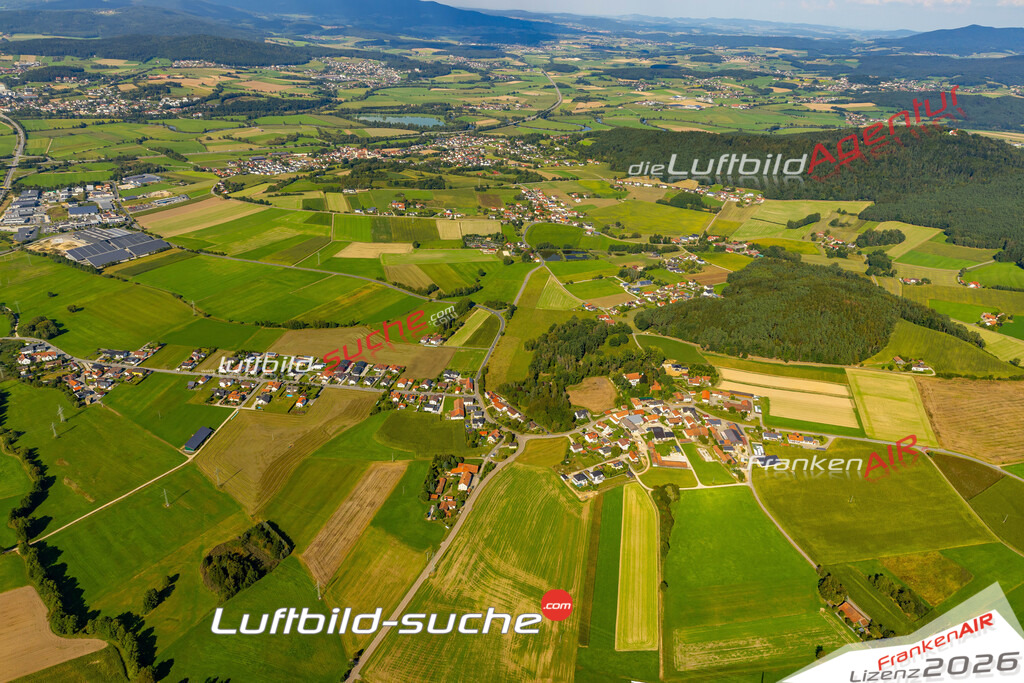 Das Luftbild zeigt : Gutmaning Cham - Die Luftaufnahme wurde 2024 vom UL-Flugzeug aus erstellt ( keine Drohne ) - Hochauflösende Luftaufnahme - Für grossformatige Ausdrucke geeignet. Die Geschenkidee !Mit Lizenz und Bildrechte bestellbar