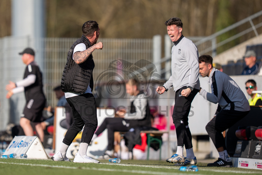 SG Sonnenhof Großaspach vs. KSV Hessen Kassel, Fussball, Regionalliga Südwest, 23. Spieltag, Saison 2025/2026, 07.03.2026 | Pascal Reinhardt (Trainer SG Sonnenhof Großaspach) und Patrick Ziegler (Co-Trainer SG Sonnenhof Großaspach),SG Sonnenhof Großaspach vs. KSV Hessen Kassel, Fussball, Regionalliga Südwest, 23. Spieltag, Saison 2025/2026, 07.03.2026Foto: photosbyphips/Philip Ziegler