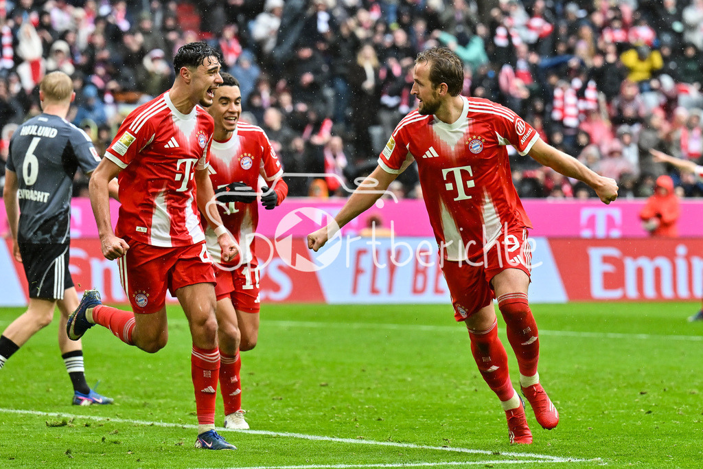 FC Bayern München - Eintracht Frankfurt | MUNICH, GERMANY - 21. FEBRUARY: Jubel der Hausherren nach dem Treffer zum 2-0 durch Harry KANE (FC Bayern Munich 9) / Tor / Torschuetze / Freude / Happy während dem Bundesligamatch zwischen dem FC Bayern München und der SG Eintracht Frankfurt am 23. Spieltag in der Allianz Arena / DFL REGULATIONS PROHIBIT ANY USE OF PHOTOGRAPHS AS IMAGE SEQUENCES AND/OR QUASI-VIDEO / Aleksandar PAVLOVIC (FC Bayern Munich 45)