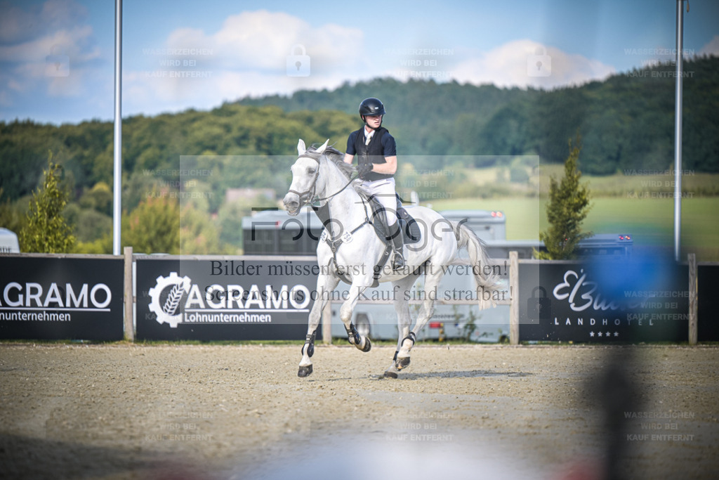 DOS_2274 | Entdecke hochwertige Reitturnierfotos von Foto Oger. Professionell, emotional und authentisch – jetzt Lieblingsmomente im Shop bestellen. - Realisiert mit Pictrs.com