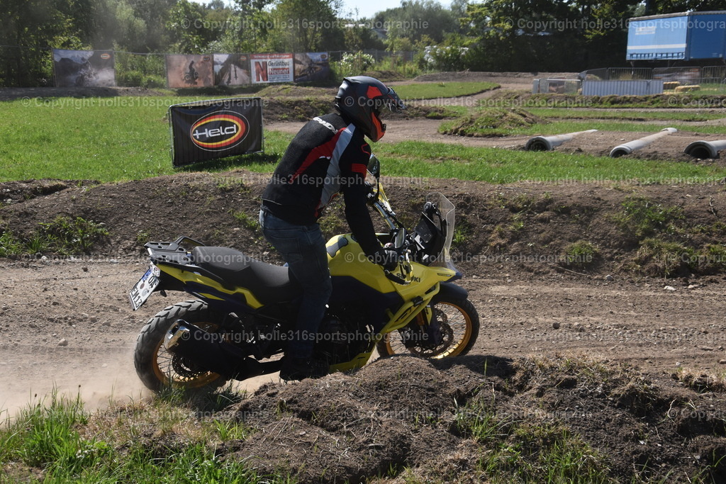 DSC_0108 | Sportfotografie , Motorsport, Motoross, Reitsport, Mointainbike, Enduro,
Landschaft , Outdoor, Eventfotografie, Landschaft, Bilder online bestellen - Realisiert mit Pictrs.com