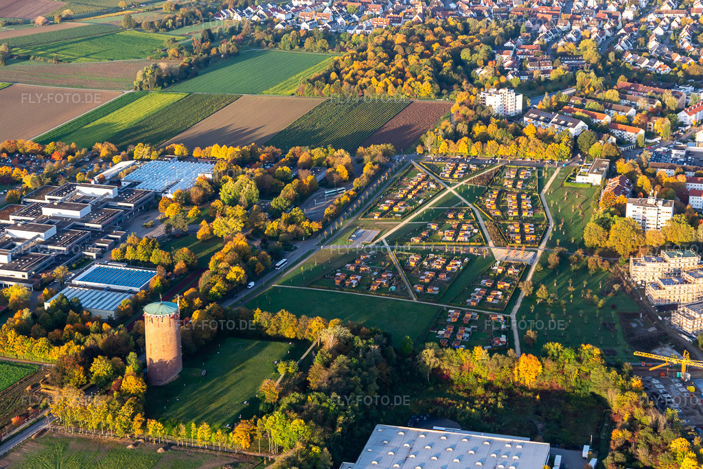 Luftbild: Wasserturm, Römerhügel, Schulzentrum im Ortsteil Pflugfelden in Ludwigsburg im Bundesland Baden-Württemberg in Deutschland. Foto: IMG_119106.jpg vom 14.10.2019 durch Werner Riehm/FLY-FOTO.de