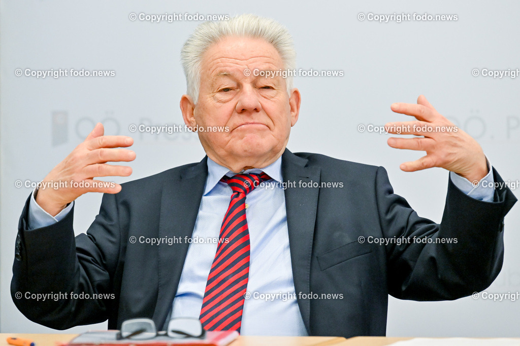 Pressekonferenz ProOriente_ Die Veränderung der Epoche-Herausforderung für die Christen_ 09.03.2023-19 | 09.03.2023, Presseclub Linz, AUT, Pressekonferenz Pro Oriente, Die Veraenderung der Epoche-Herausforderung fuer die Christen, im Bild LH a.D. Josef Puehringer (Vorsitzender von PRO ORIENTE Sektion Linz)