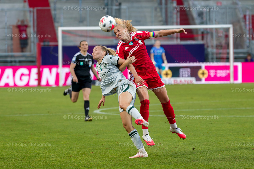 Supercup-Frauen-Bayern-Muenchen-vs-VfL-Wolfsburg 038 | Sportfotos und Eventgalerien von FX-Sportfotografie. Bilder von Fußball, Vereinsveranstaltungen und Events direkt ansehen und als Download bestellen. - Realisiert mit Pictrs.com