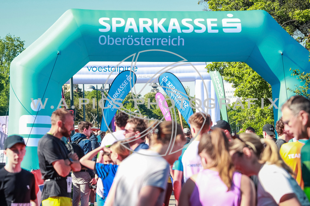 ..... | LINZ,AUSTRIA,27.April 25, Int. 3 Brückenlauf Linz  , Image shows: Photo: WAPICS / Manuel Binder