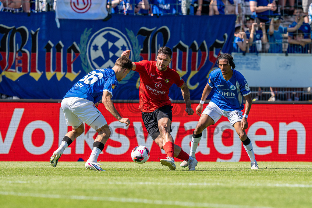 Stuttgarter Kickers vs. SG Sonnenhof Großaspach, Fussball, WFV-Pokal, Finale, 23.05.2026 | Michael Kleinschrodt (SG Sonnenhof Großaspach, #11) im Dribbling,Stuttgarter Kickers vs. SG Sonnenhof Großaspach, Fussball, WFV-Pokal, Finale, 23.05.2026