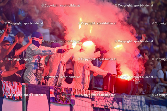 AUT, Admiral Bundesliga, FC Blau Weiss Linz vs FK Austria Wien | 18.05.2024, Hofmann Personal Stadion Linz, AUT, Admiral Bundesliga, FC Blau Weiss Linz vs FK Austria Wien, im Bild Fans - Zuschauer FC Blau Weiss Linz (Blau Weiss Linz), Pyrotechnik 


// Admiral Bundesliga Match between FC Blau Weiss Linz vs FK Austria Wien in Linz, Austria on 2024/05/18
