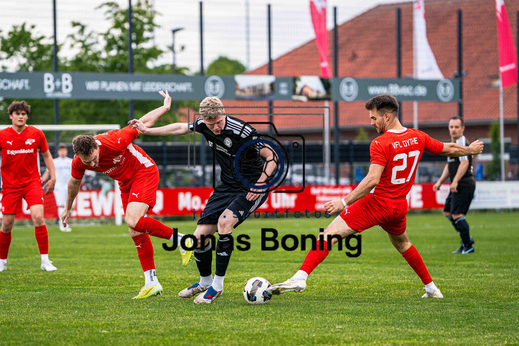 Fußball I Herren I Saison 2025-2026 I Bezirksliga Weser-Ems 4 I 19. Spieltag I VfL Oythe - SW Osterfeine I 06580 | jns.sportfotos - Realisiert mit Pictrs.com