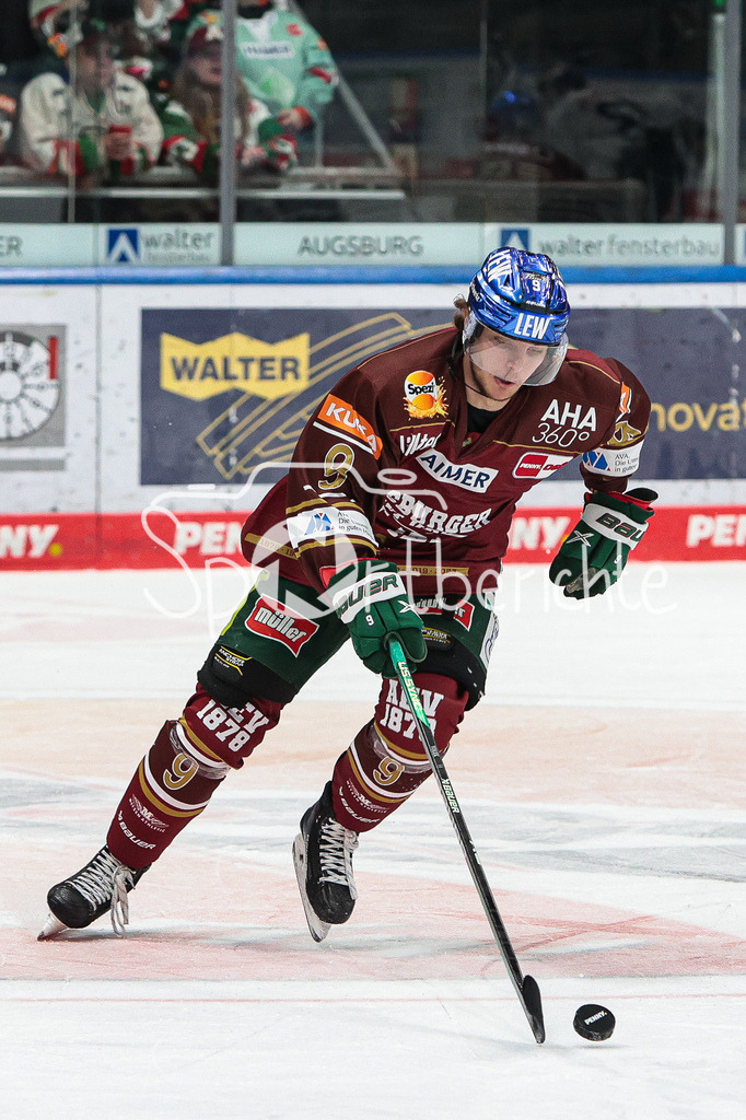 Augsburger Panther - EHC Red Bull München | Justin VOLEK (AEV #9) am Puck