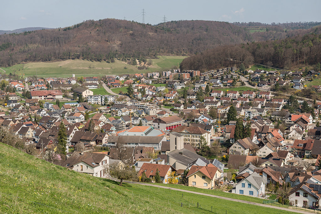 Ausblick aufs Dorf | Bubendorf, Baselland, Schweiz. - Realisiert mit Pictrs.com