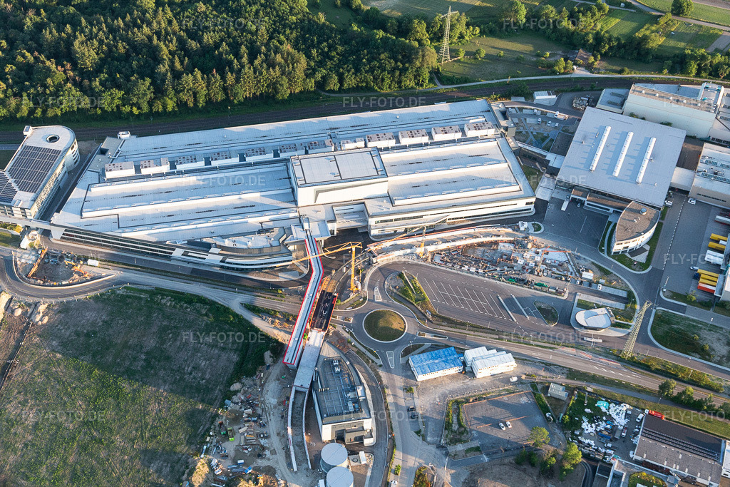 Luftbild: SEW Eurodrive im Ortsteil Graben in Graben-Neudorf im Bundesland Baden-Württemberg in Deutschland. Foto: IMG_115323.jpg vom 13.06.2019 durch Werner Riehm/FLY-FOTO.de