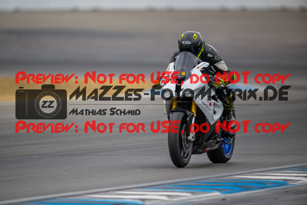 MaZZes-Fotomatrix-20260809-574585 | R1