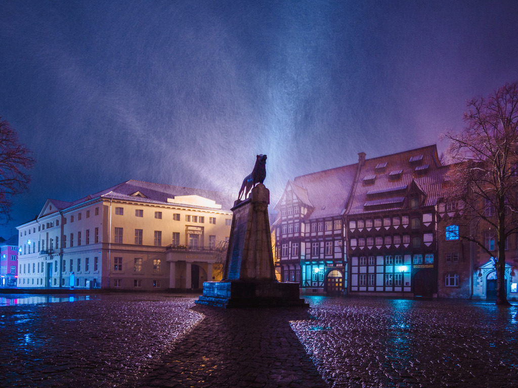 Burgplatz | Entdecke exklusive Fotokunst aus Braunschweig: Bildband, Leinwände, Postkarten, Kalender, digitale Downloads & Bildlizenzen. Jetzt im offiziellen Beautiful Braunschweig Shop! - Realisiert mit Pictrs.com