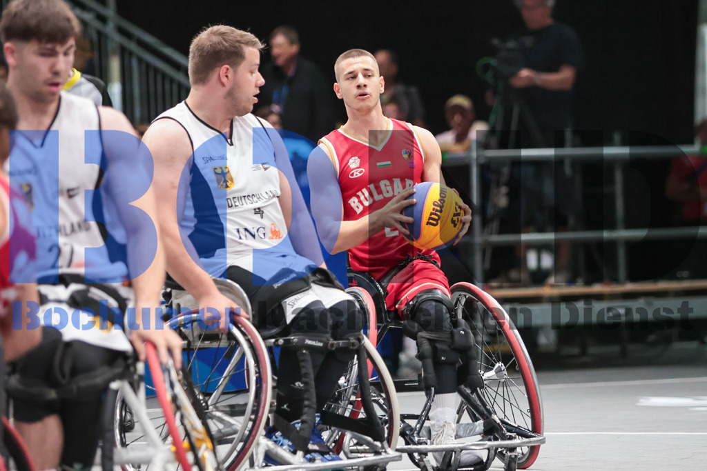 SES_TTG3X320250717-206 | bond - Realisiert mit Pictrs.com