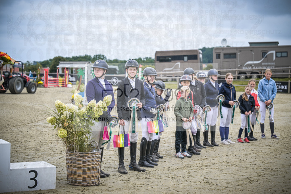 DOS_0095 | Entdecke hochwertige Reitturnierfotos von Foto Oger. Professionell, emotional und authentisch – jetzt Lieblingsmomente im Shop bestellen.Deutschlandweite Turnierfotografie. - Realisiert mit Pictrs.com