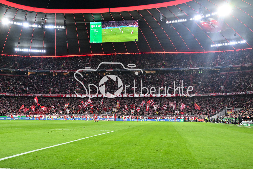 FC Bayern München - RB Leipzig | MUNICH, GERMANY - 11. FEBRUARY: EIN BLick in die verregnete Arena von München / Symbolbild / Symbolfoto während dem Spiel zwischen dem FC Bayern München und RB Leipzig beim Viertelfinale des DFB-Pokales in der Allianz Arena