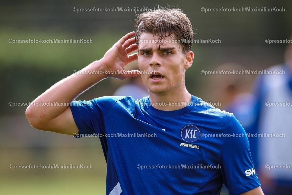 KSC02092502287 | 02.09.2025, Fußball, Training Karlsruher SC, 2. Fußball Bundesliga, Trainingsplatz am BBBank Wildpark Stadion Karlsruhe, Saison 2025 2026: xk43 