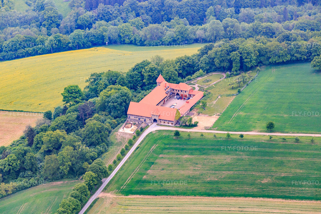 Luftbild: Rittergut Sonnenberg KG in Polle im Bundesland Niedersachsen in Deutschland.Foto: IMG_079488.jpg vom 24.05.2015 durch Werner Riehm/FLY-FOTO.deAuflösung des Originals: 5472 x 3648 pxRittergut Sonnenberg
