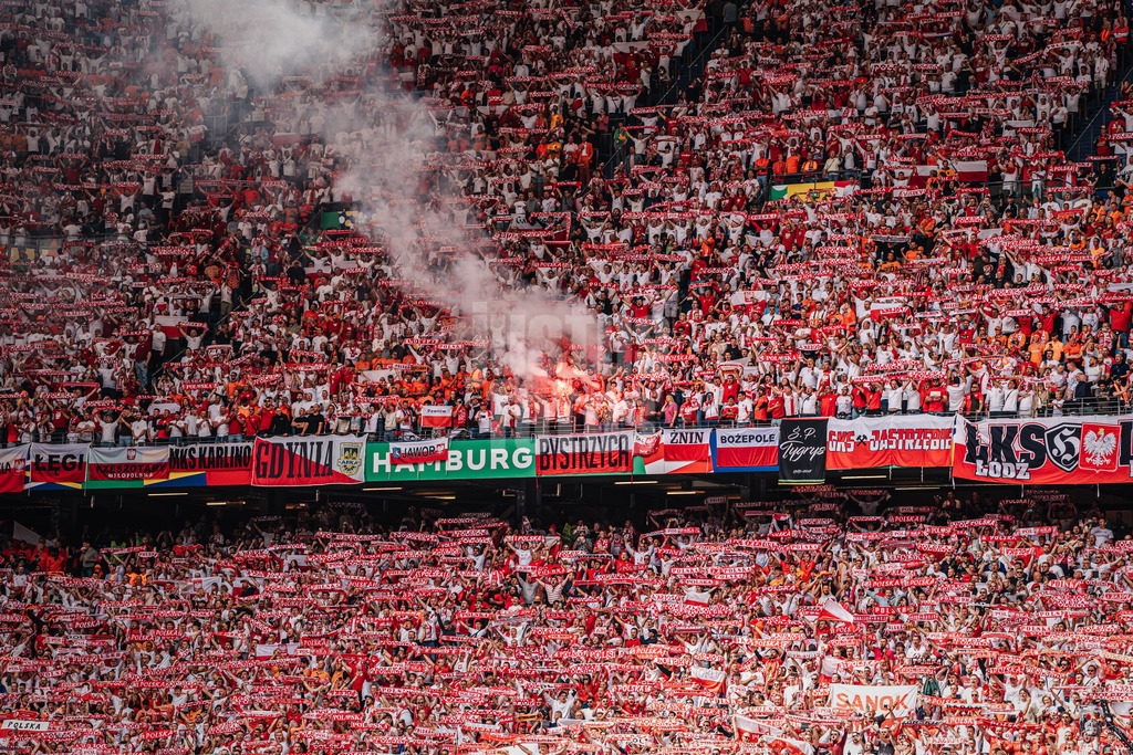 Fußball | Herren | UEFA-Fußball-Europameisterschaft 2024 | Gruppe D | Polen vs. Niederlande | 16.06.2024 | Fans aus Polen zünden Pyrotechnik