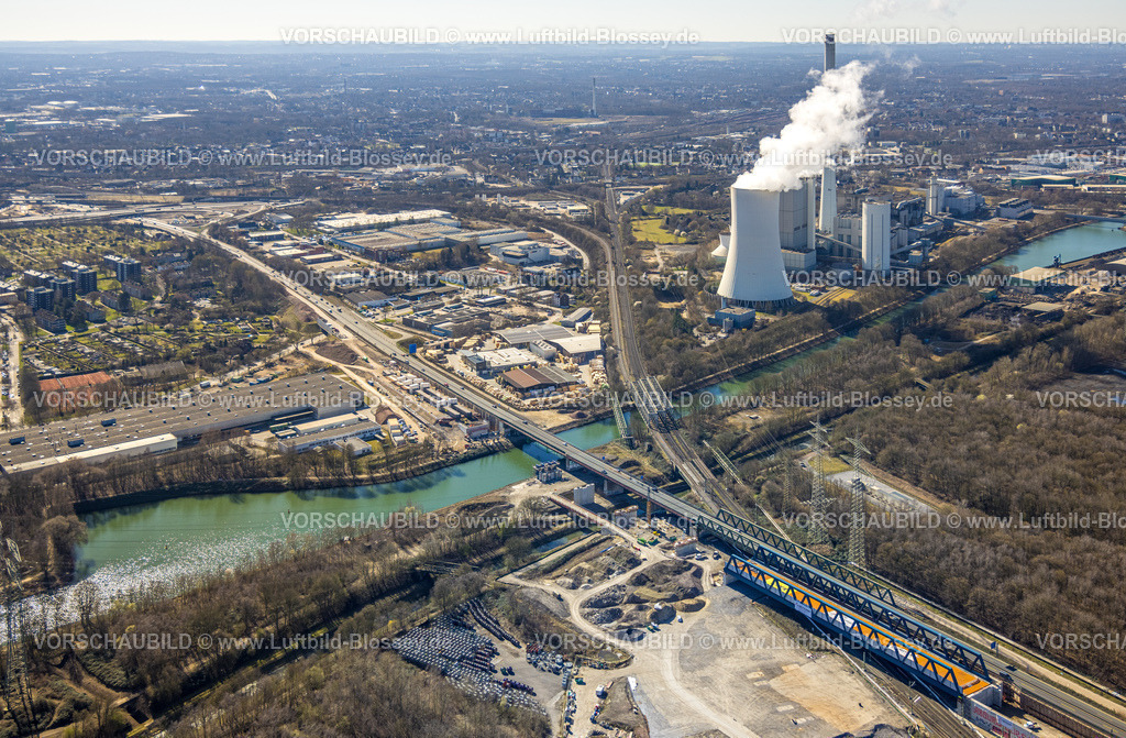 Herne250301852 | Luftbild, Rhein-Herne-Kanal, STEAG Heizkraftwerk Herne und Kühlturm mir Dampfwolke, Emscherbrücke Rollbahn (Wanne-Eickel - Hamburg), Autobahnbrücke A43, Baukau, Herne, Ruhrgebiet, Nordrhein-Westfalen, Deutschland