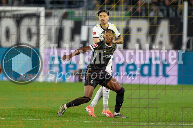 Borussia Mönchengladbach vs SC Freiburg - Bundesliga  | Mönchengladbach, Deutschland, 05.10.25:   Luca Netz (Borussia Mönchengladbach) und Kevin Diks (Borussia Mönchengladbach) im Kampf um den Ball waehrend des Spiels der Bundesliga zwischen Borussia Mönchengladbach vs SC Freiburg im Stadion im Borussia Park(Foto von Brauer-Fotoagentur / Adrian Schlueter)