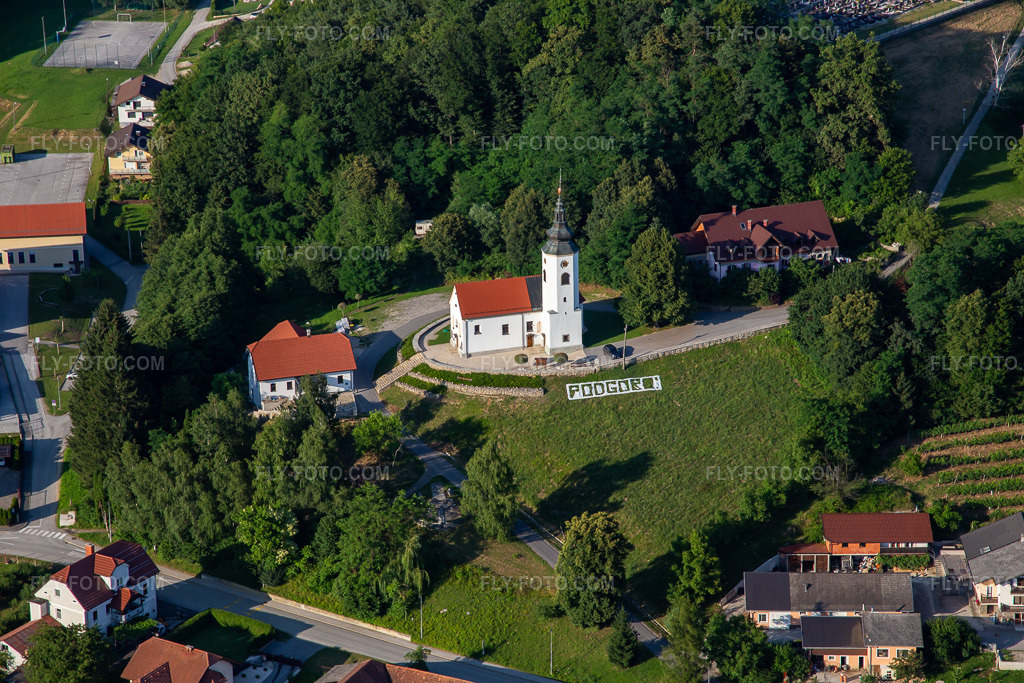 Aerial view: Župnijska cerkev sv. Lenarta Church in the district Podgorci in Ormož in the state Slovenia, Slovenia. – Photo: IMG_137288.jpg taken on 07/08/2023 by Werner Riehm/FLY-FOTO.com – Resolution of the original: 5472 x 3648 px – Katoliške novice, knjige, revije in spletna trgovina | Družina - vsak dan s teboj