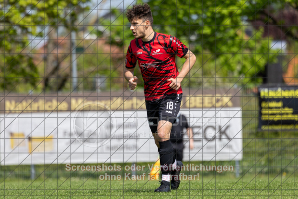20250427_150249_0094 | #,TSV Bad Boll (rot) vs. SV Waldhausen (gelb), Fussball, Landesliga 2 - wfv, 24. Spieltag, Saison 2024/2025, Rasenplatz, Erlengarten 37, 73087 Bad Boll, 27.04.2025 - 15:00 Uhr,Foto: PhotoPeet-Sportfotografie/Peter Harich