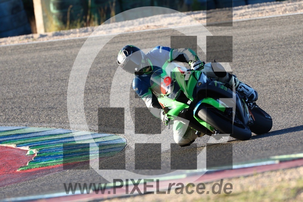 0069-20241227_10951 | Schöne Erinnerungen an spannende Momente - das festzuhalten ist unser Job. PIXELrace.de ist seit 2003 auf den Rennstrecken Europas unterwegs um die Action draußen beim Fahren und die wunderbare Stimmung imm Fahrerlager für euch einzufangen.