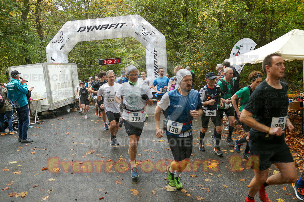 241027_1008_EX1_3520 | Sportfotografie im Rhein-Sieg Kreis, Köln, Bonn, NRW, Rheinland Pfalz, Hessen, etc. Unser Tätigkeitsfeld umfasst den Laufsport vom Volkslauf über den Marathon, Duathlon, Triathon bis zum Ultralauf wie Kölnpfad Ultra oder Schindertrail.