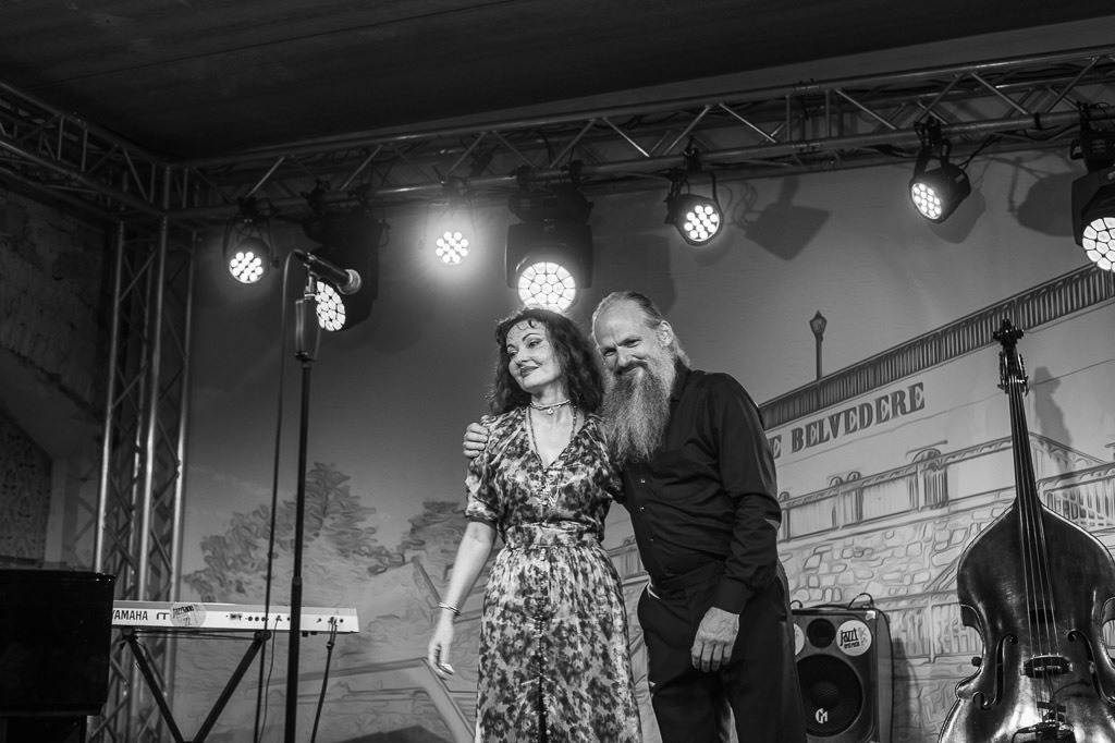 Maria Markesini Konzert | Maria Markesini meets Klazz Brothers im Forte Belvedere Leisnig zum Festival Hallo Leisnig 2022. - Realisiert mit Pictrs.com