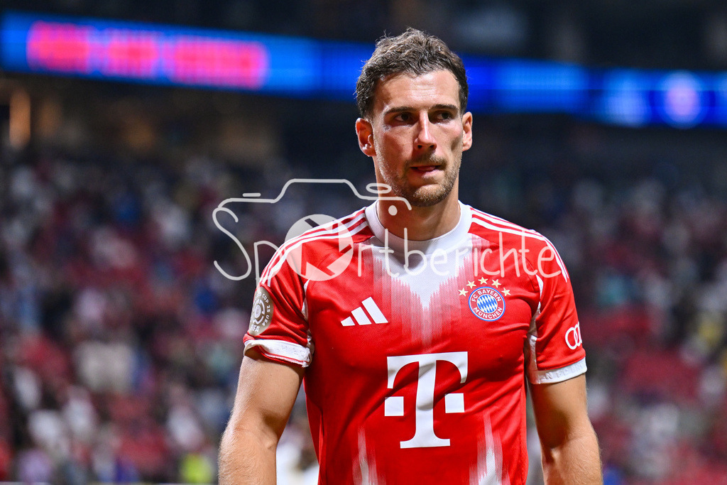 Paris Saint Germain - FC Bayern München | haengende Koepfe der Bayern Spieler nach dem aus im Viertelfinale gegen Paris - hier im Bild Leon GORETZKA (FC Bayern Muenchen 8) / Einzelfoto / Freisteller / FIFA Club World Cup: Paris Saint Germain - FC Bayern Muenchen, Mercedes Benz Stadium am 05.07.2025 / NOT FOR SALE IN USA