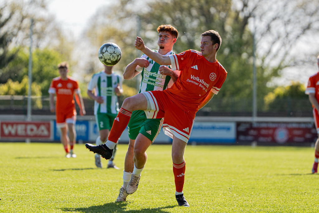Fußball I Herren I Saison 2025-2026 I Bezirksliga Weser-Ems 4 I 29. Spieltag I TuS Lutten - SV Holdorf I 12575 | jns.sportfotos - Realisiert mit Pictrs.com