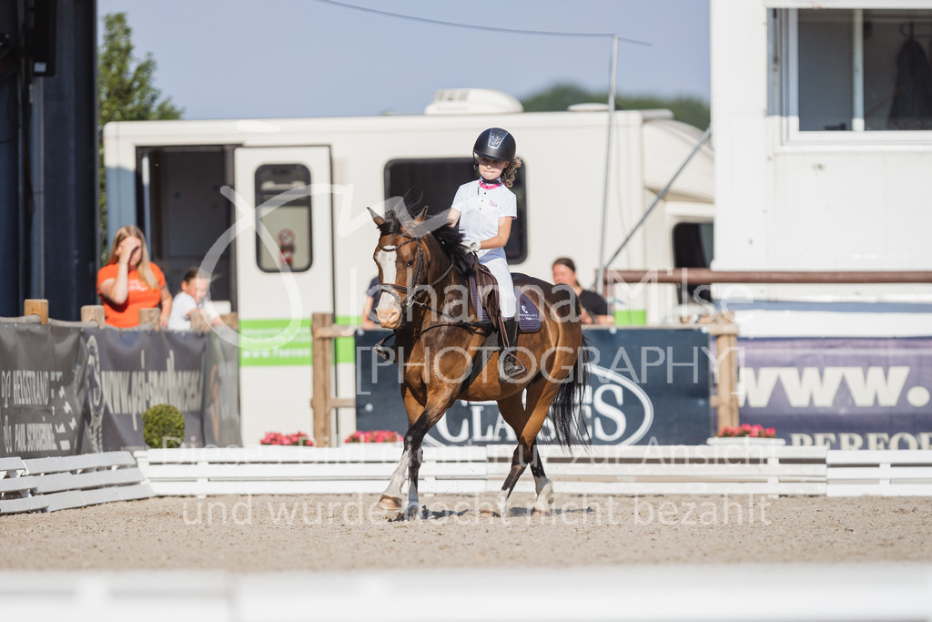 230610_ReiterWB-424 | Deine schönsten Turniermomente als professionelle Fotos! Entdecke hochwertige Pferdesport-Fotografie im Online-Shop. Jetzt Fotos finden & bestellen!