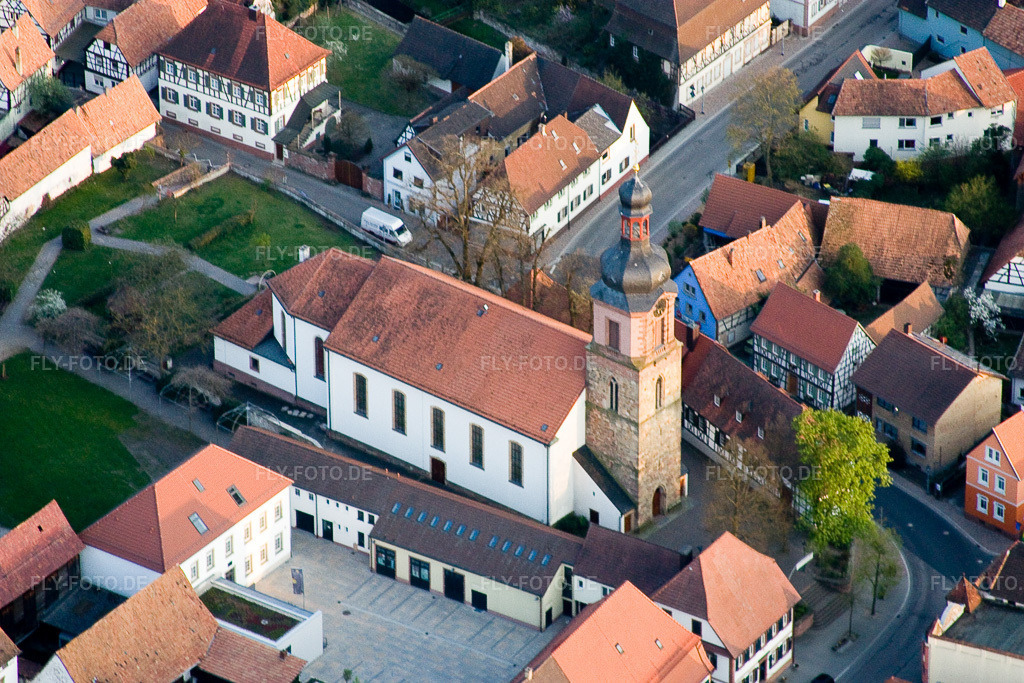 Luftbild: Pfarrkirche St. Michael in Rheinzabern im Bundesland Rheinland-Pfalz in Deutschland. Foto: IMG_17611.jpg vom 10.04.2009 durch Werner Riehm/FLY-FOTO.de