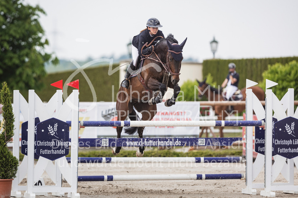 250531_MayDays_M2-Springen-561 | Deine schönsten Turniermomente als professionelle Fotos! Entdecke hochwertige Pferdesport-Fotografie im Online-Shop. Jetzt Fotos finden & bestellen!