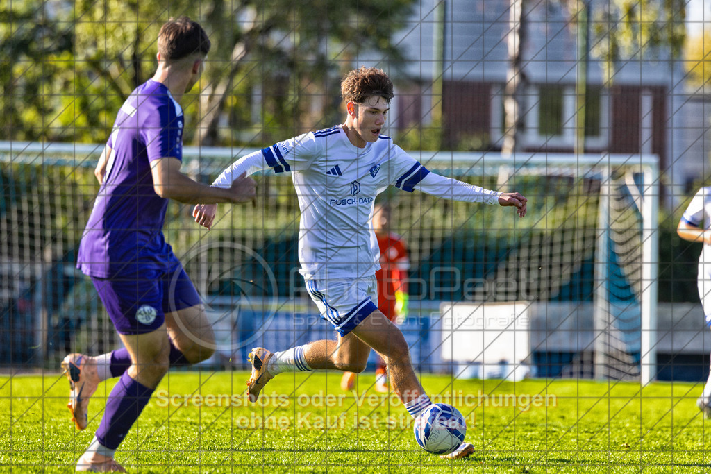 20261010_161327_0304-Bearbeitet_(c)_by_PhotoPeet | #,1.FC Eislingen (weiß) vs. TSV Bernhausen (lila), Fussball, Landesliga 2 - wfv, 11. Spieltag, Saison 2026/2027, Rasenplatz, Eichbachstation, Haldenstraße, 73054 Eislingen, 10.10.2026 - 15:30 Uhr,Foto: PhotoPeet / Sport- &amp; Eventfotografie / Peter Harich