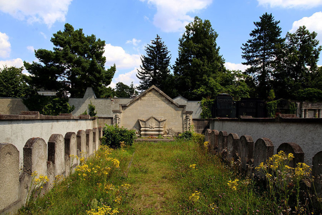 Foto: Leipzig - Alter Israelitischer Friedhof | Das Team hinter BILDLEXIKON LEIPZIG bündelt historische wie aktuelle Informationen über die Stadt Leipzig in Text und Bild auf einer Plattform und stellt diese der interessierten Öffentlichkeit zur Verfügung.