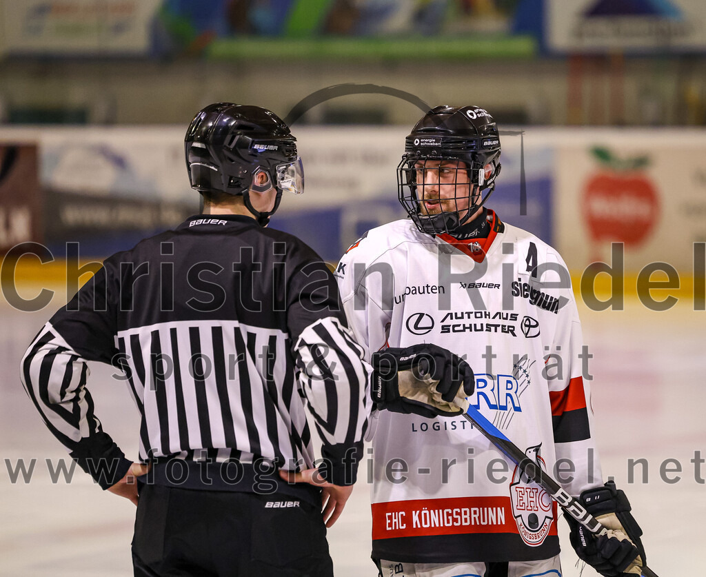 2024-03-15_052_TSV_Erding_gegen_EHC_Koenigsbrunn | Erding, Deutschland, 15.03.2024:
Eishockey, Bayernliga Playoffs 2023 / 2024, 3. Spieltag, TSV Erding gegen EHC Königsbrunn, Endergebnis: 3:4 n. V.

Marco Sternheimer (EHC Königsbrunn, #6)

Foto: Christian Riedel / fotografie-riedel.net