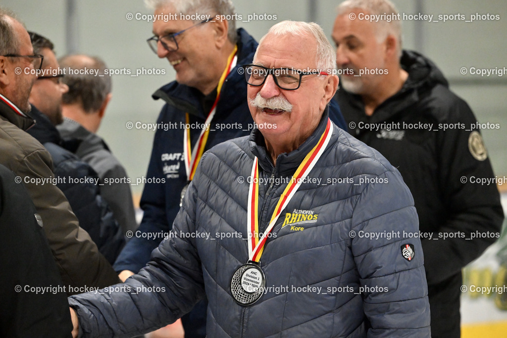 ESC SOCCERZONE STEINDORF vs. 1. EHC Althofen | Obmann EHC Althofen Karl WEITENSFELDER, ESC SOCCERZONE STEINDORF vs. 1. EHC Althofen, Siegerehrung ESC SOCCERZONE STEINDORF & 1. EHC Althofen am 08.03.2025 in Steindorf (Ossiachersee Halle), Austria, (Photo by Bernd Stefan)
