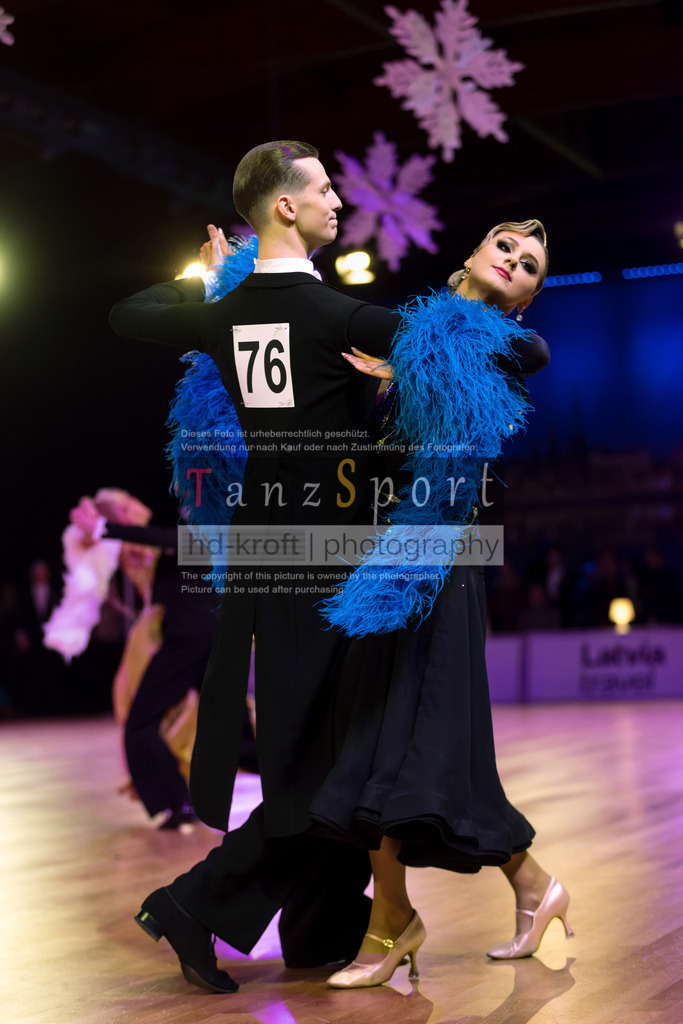 20241215_WDSF_Int_Open_Std-Riga-9169 | Tanzsportbilder, Standardtanz, Lateintanz, WDSF, DTV, LTVB, dancecomp, goc, hessen tanzt, blaues band der spree, walzer, tango, wiener walzer, slowfox, quickstepp, samba, rumba, cha-cha-cha, paso doble. jive, hd-kroft photography, turniertanzsport