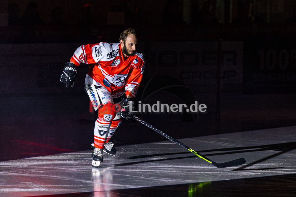 Spiel 1 Finale TSV Peißenberg Miners vs EHC Königsbrunn | Eishockey Bayernliga Playoffs 2023/2024, Spiel 1 Finale TSV Peißenberg Miners vs EHC Königsbrunn, 20240322,
Dominic KRABBAT (Miners 87) beim Einlauf,
2024-03-22 in Peißenberg (Eisstadion)
87 Dominic KRABBAT (Miners 87)
Copyright: WolfgangxLindner foto-lindner.de