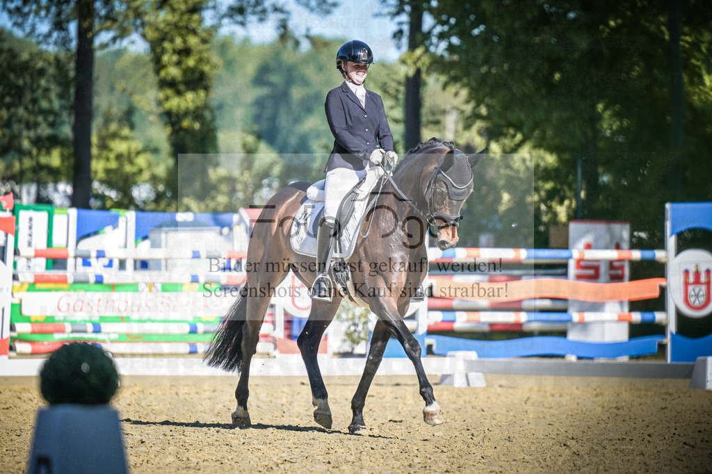 DOS_6172 | Entdecke hochwertige Reitturnierfotos von Foto Oger. Professionell, emotional und authentisch – jetzt Lieblingsmomente im Shop bestellen.Deutschlandweite Turnierfotografie. - Realisiert mit Pictrs.com
