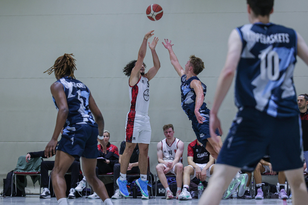1.Regio BAYER GIANTS vs LippeBaskets Werne-75 | Fotos von Basketballspielen aus dem Raum NRW fotografiert von Gero Mueller-Laschet und Daniel Schaefer - Realisiert mit Pictrs.com