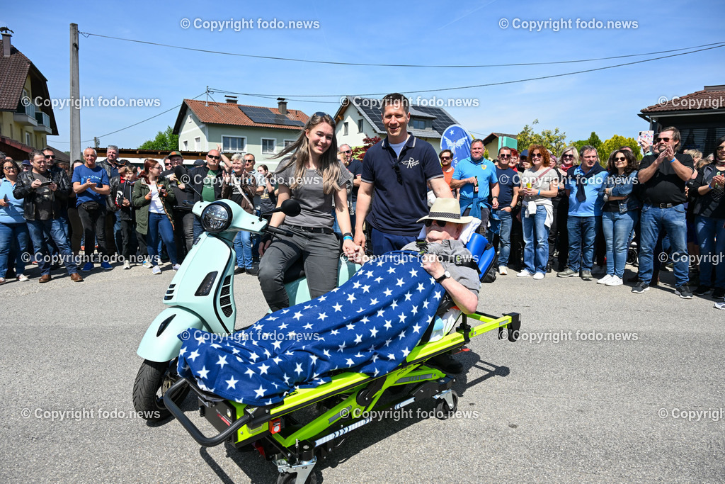 Rollende Engel_ Vespa_ 07.05.2023-18 | 07.05.2023, Neuhofen, Kremsmuenster, AUT, Rollende Engel Vespatreffen, im Bild Saskia Stadler (Stadler Motorsport), Florian Aichhorn (Rollende Engel), Patient Josef Wuehl