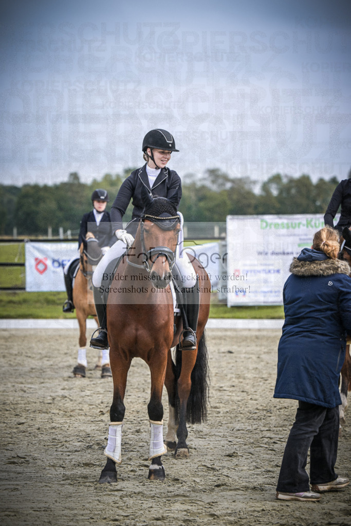 DOS_B289 | Entdecke hochwertige Reitturnierfotos von Foto Oger. Professionell, emotional und authentisch – jetzt Lieblingsmomente im Shop bestellen.Deutschlandweite Turnierfotografie. - Realisiert mit Pictrs.com