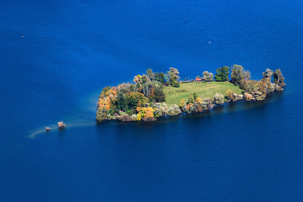 dr__0055678.jpg | CHIEMSEE 07.10.2024 Krautinsel im Chiemsee im Landkreis Rosenheim im Bundesland Bayern. // Lake Island Krautinsel on the Chiemsee in the state Bavaria. Foto: Daniel Reiter